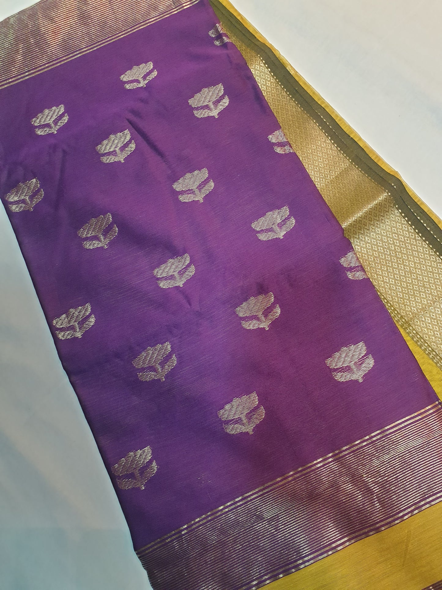 Maheshwari Silk Cotton - Lotus Butta Pallu
